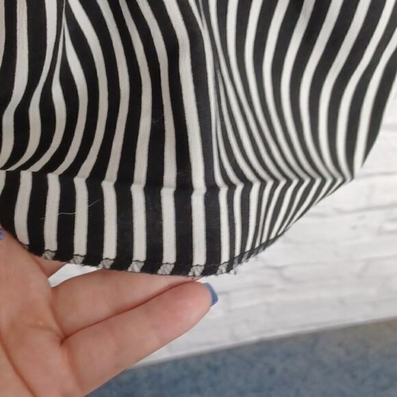 Cynthia Rowley Striped Wide Leg Crop Culotte Pants Black White Size 10 - Picture 4 of 8